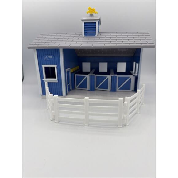 Breyer Farms Home at the Barn Playset Stable Fences Horse Lamb Dog Hen 59241 - Picture 1 of 7
